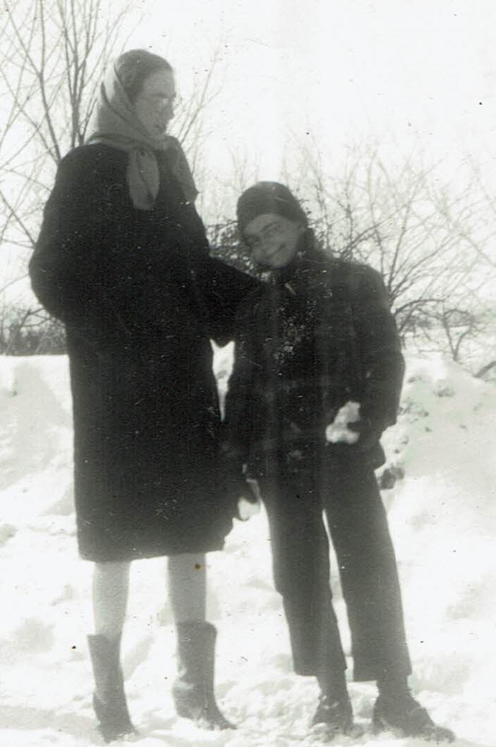 Photo of Anne THOMPSON McCard and Bill Thompson ca1943