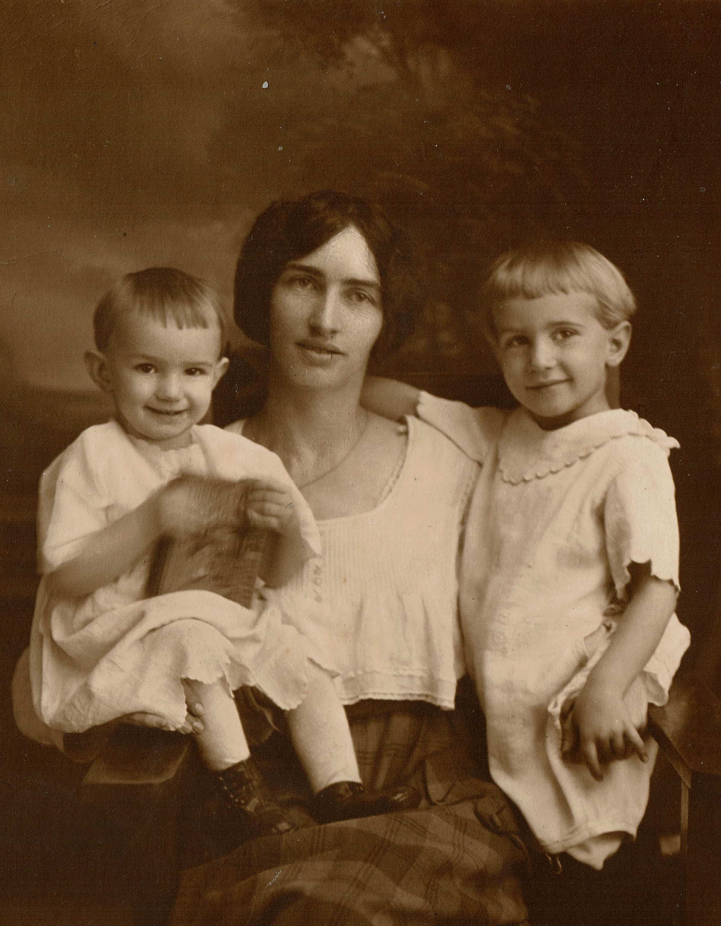 Photo of Anne THOMPSON McCard, Jessica Hoyt Thompson and Walter F. Thompson, Jr. circa 1920