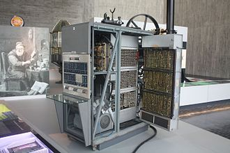Photo of the IBM 650, a mainframe of the 1950s