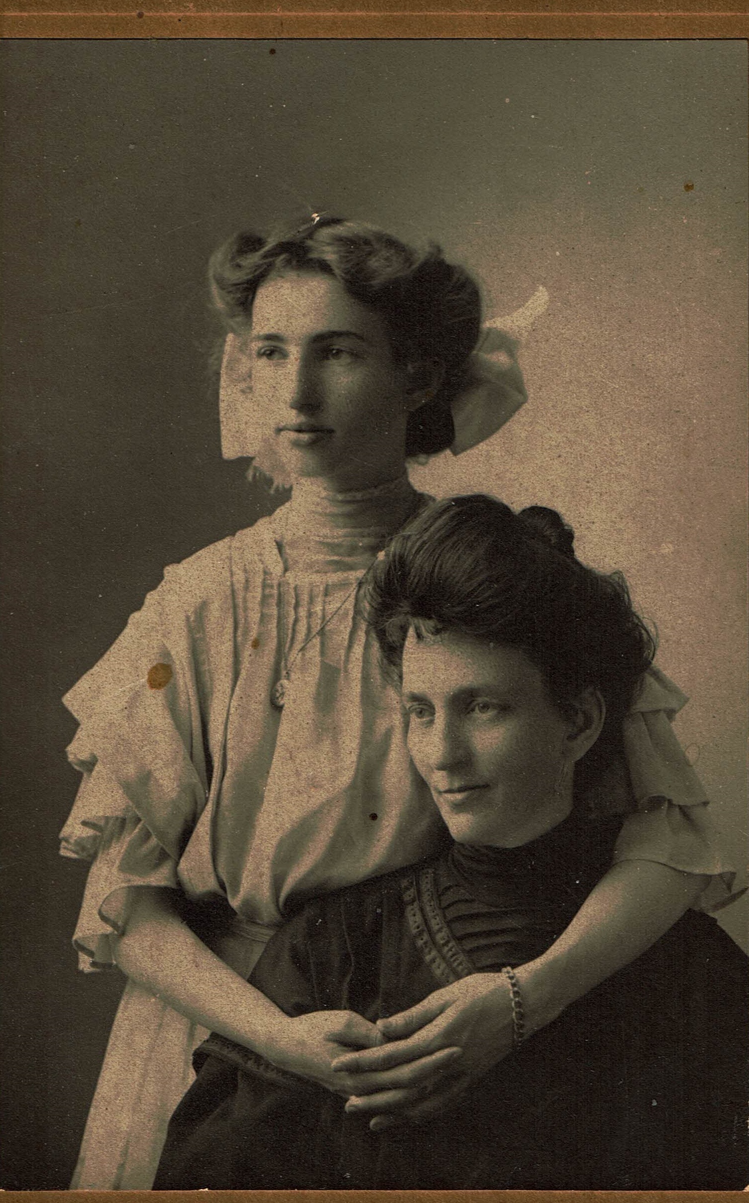 Photo of Jessica Hoyt Thompson and her aunt, Inez Hoyt Boller circa 1914