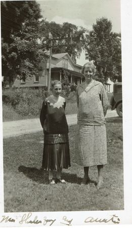 Photo of Inez Hoyt Boller and a neighbor